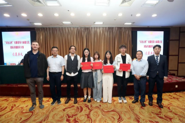 微扑克俱乐部外国专家亮相安徽省翻译大赛颁奖礼，，，跨国智慧赋能说话文化互换