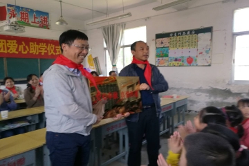 微扑克俱乐部实业党支部第六次赴岳西助学记