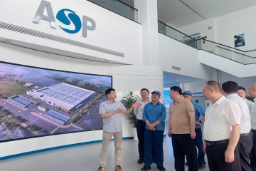 加快推动数字化转型 助力工业企业健康成长 娄底市委副书记、、市长张君毅莅临微扑克俱乐部集团调研企业数字化转型工作